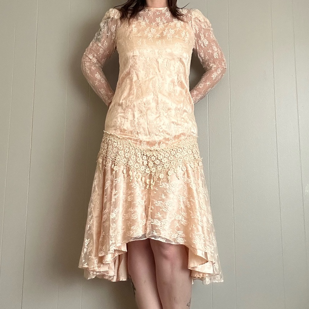 Beautiful vintage peach dress with lace and embroidered appliqué flowers
